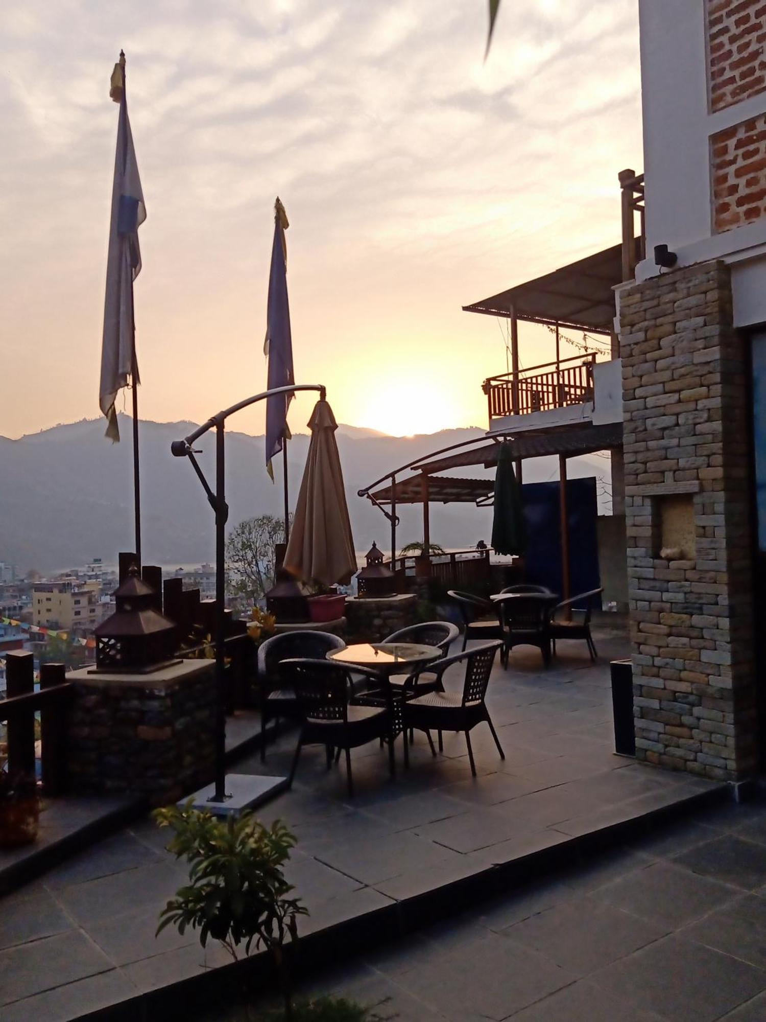 Hotel Kings Pokhara Extérieur photo