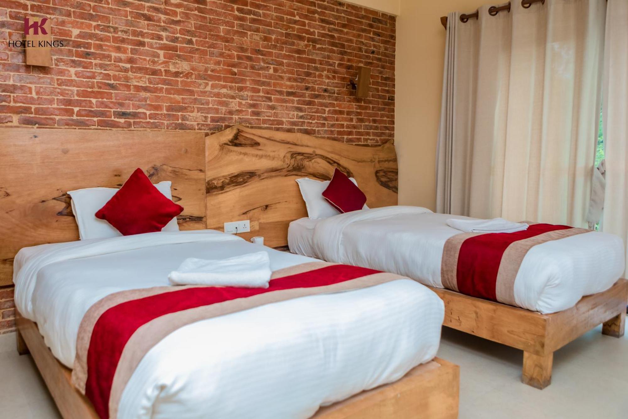 Hotel Kings Pokhara Extérieur photo
